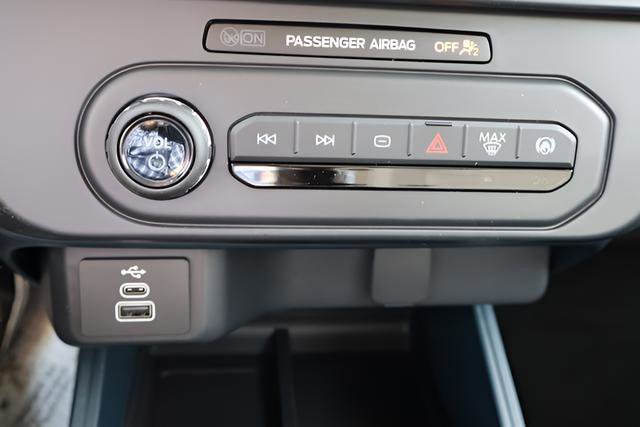 New 2026 Ford Maverick XL image 17