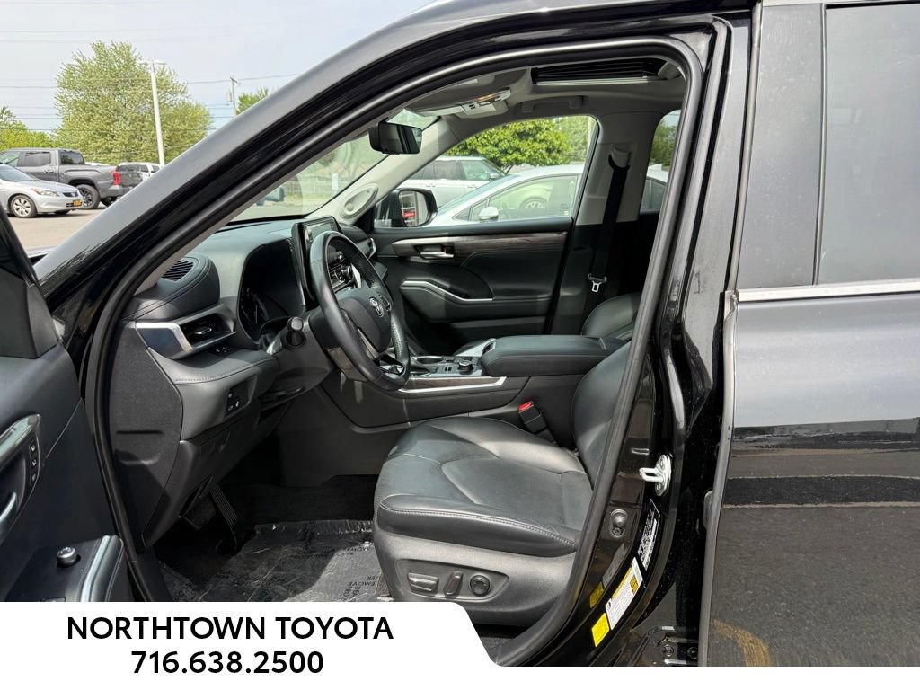 Used 2021 Toyota Highlander Limited AWD/4WD image 7