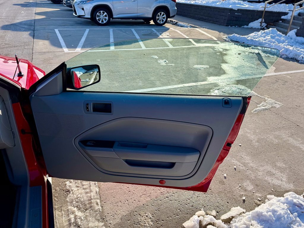 Used 2005 Ford Mustang Coupe image 11