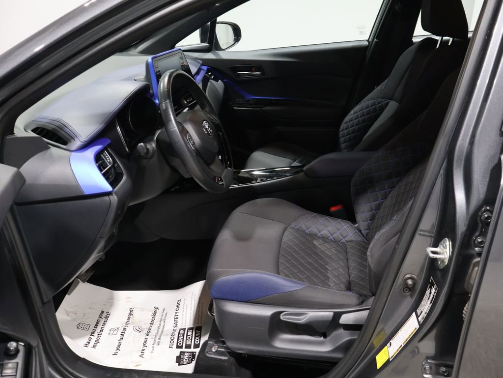 Used 2022 Toyota C-HR XLE image 10