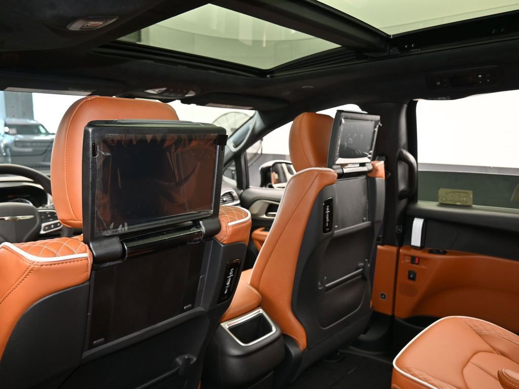 New 2026 Chrysler Pacifica Pinnacle image 11