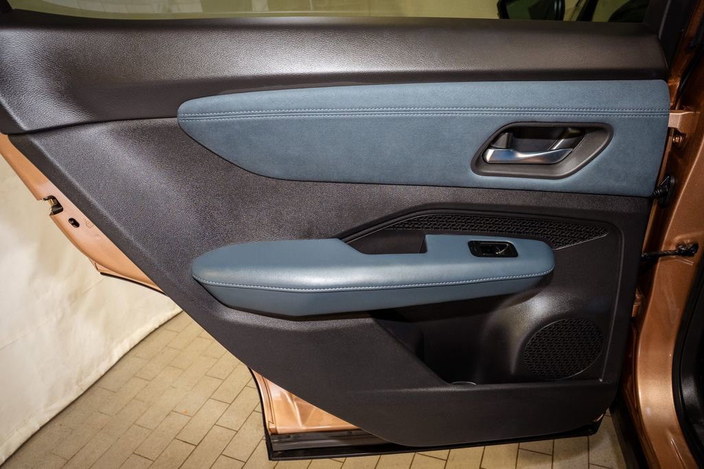 Certified 2025 Nissan Ariya Platinum image 11