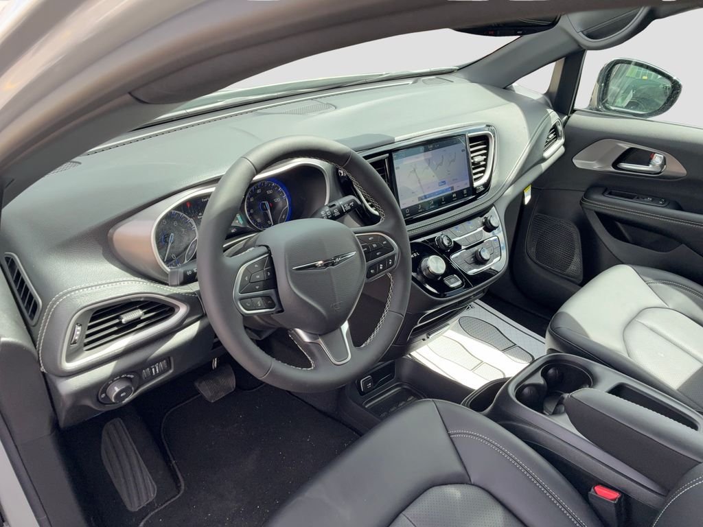 New 2026 Chrysler Pacifica Select AWD/4WD image 10