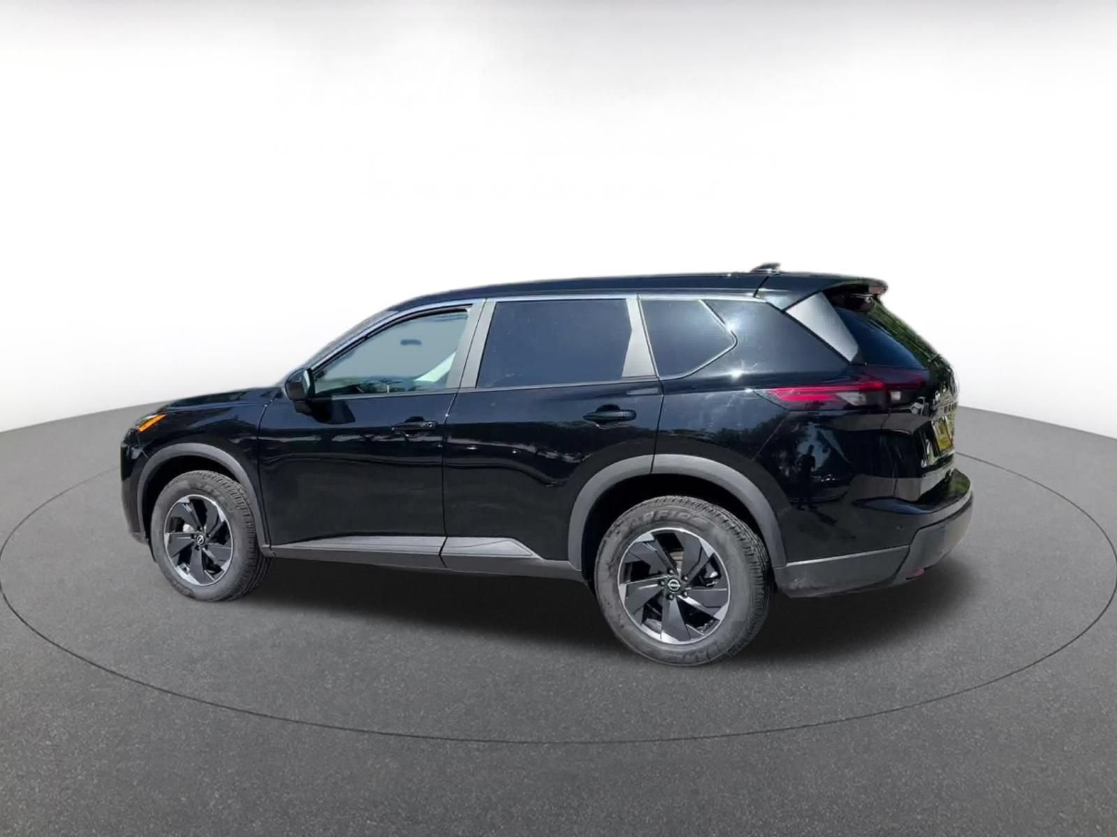Used 2025 Nissan Rogue SV AWD/4WD image 9