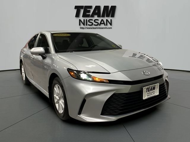 Used 2025 Toyota Camry LE AWD/4WD image 1