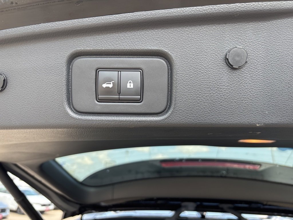 Used 2024 Nissan Pathfinder SL w/ Cargo Package image 18