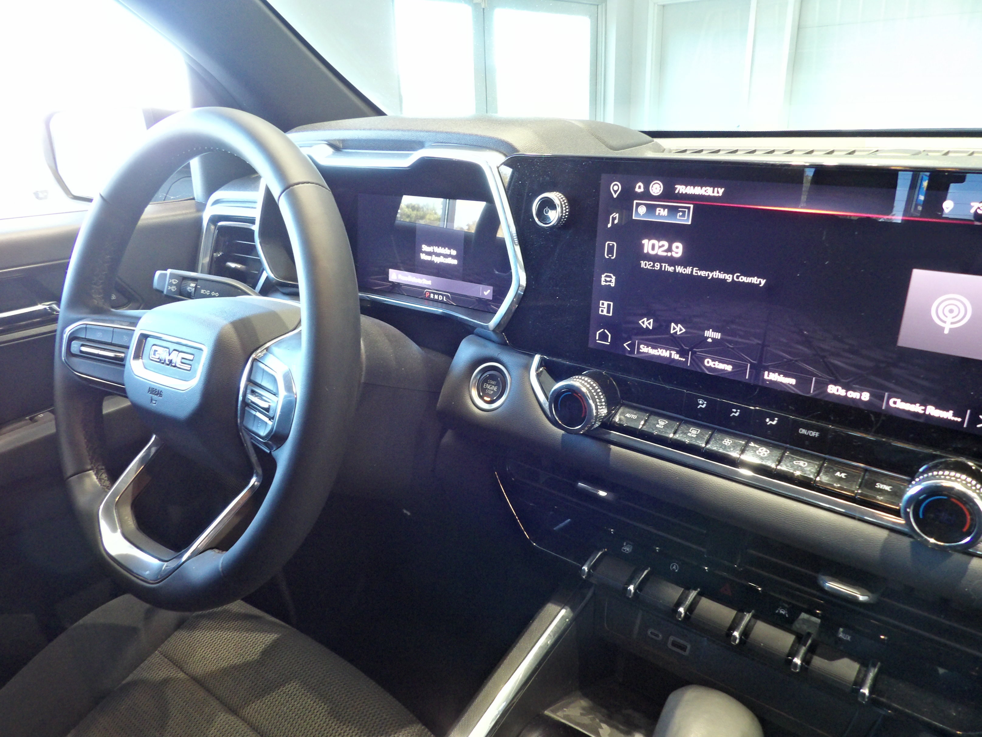 Used 2024 GMC Canyon Elevation w/ Convenience Package image 25