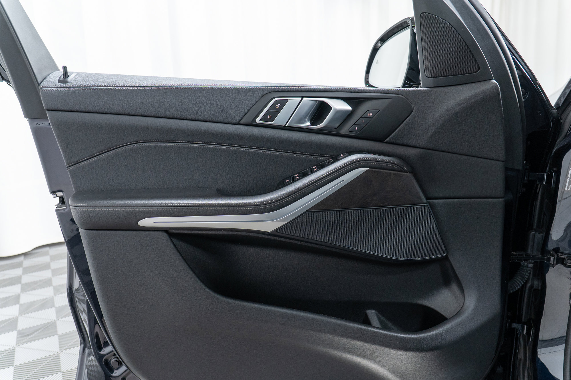 Certified 2022 BMW X5 xDrive40i w/ M Sport Package image 11