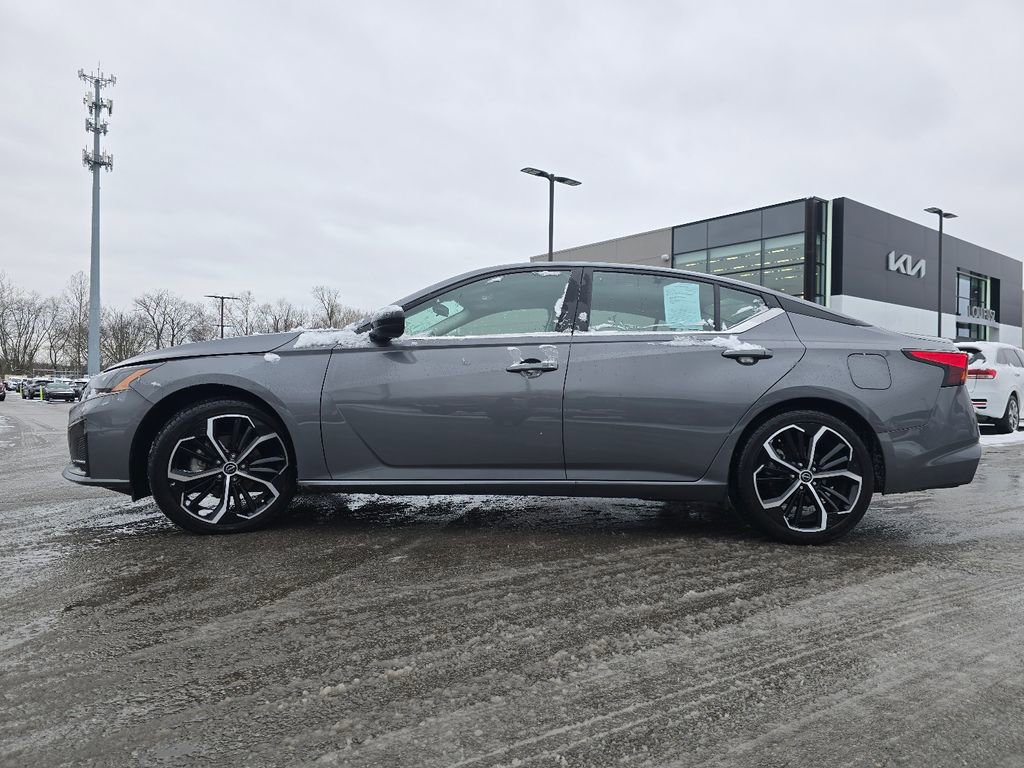 Used 2024 Nissan Altima 2.5 SR image 11