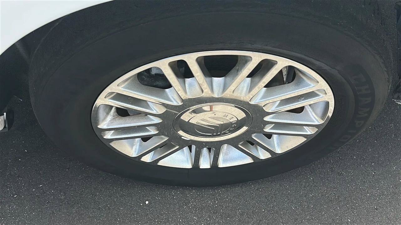 Used 2009 Mercury Grand Marquis LS RWD image 19