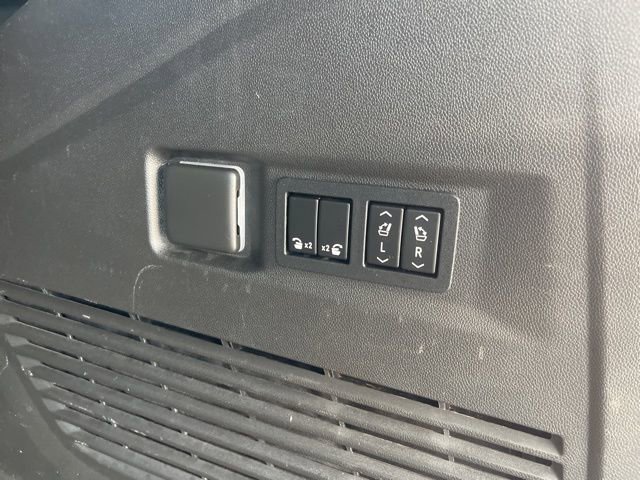 Used 2022 Chevrolet Tahoe Premier w/ Premium Package image 9