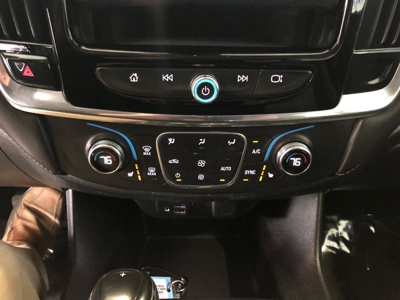 Used 2020 Chevrolet Traverse LT w/ LT Premium Package AWD/4WD image 24