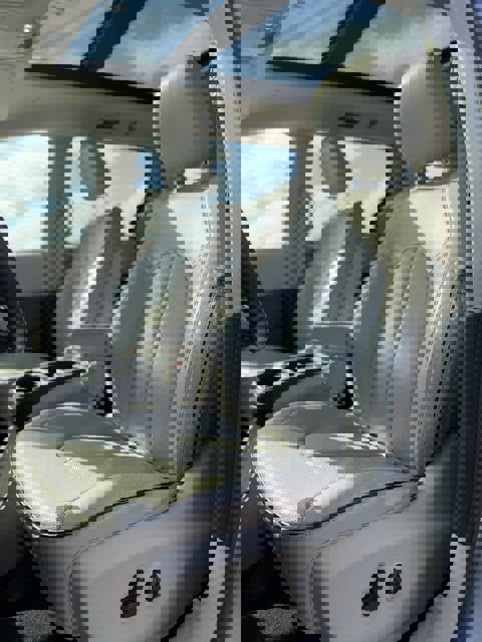 Used 2017 Chrysler Pacifica Platinum image 11