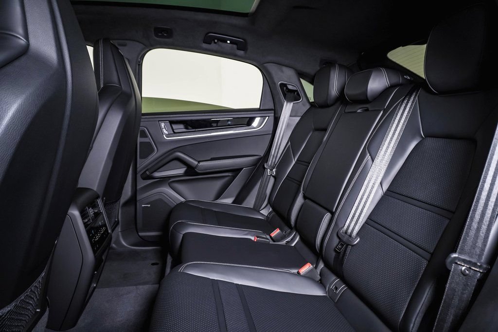 New 2025 Porsche Cayenne Turbo AWD/4WD image 17