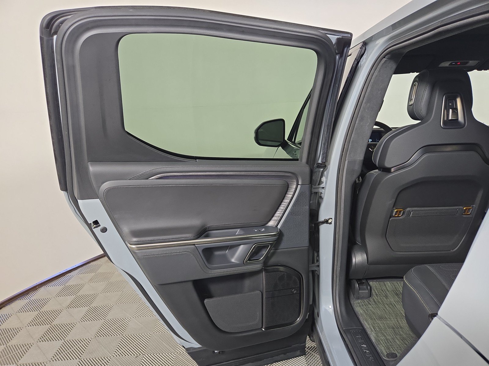 Used 2023 Rivian R1T Adventure AWD/4WD image 17