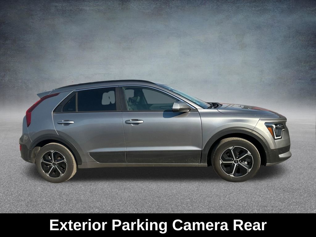 Used 2025 Kia Niro LX image 7