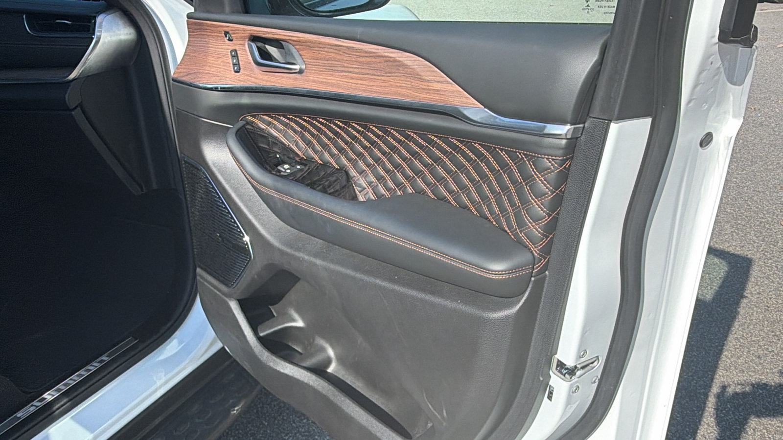 Used 2022 Jeep Grand Cherokee L Summit w/ Advanced Protech Group IV AWD/4WD image 19