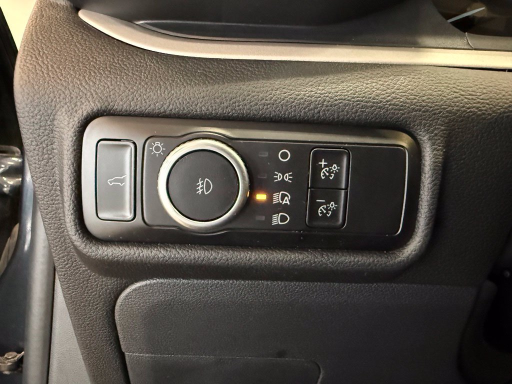 Used 2023 Ford Explorer XLT w/ Equipment Group 202A AWD/4WD image 23
