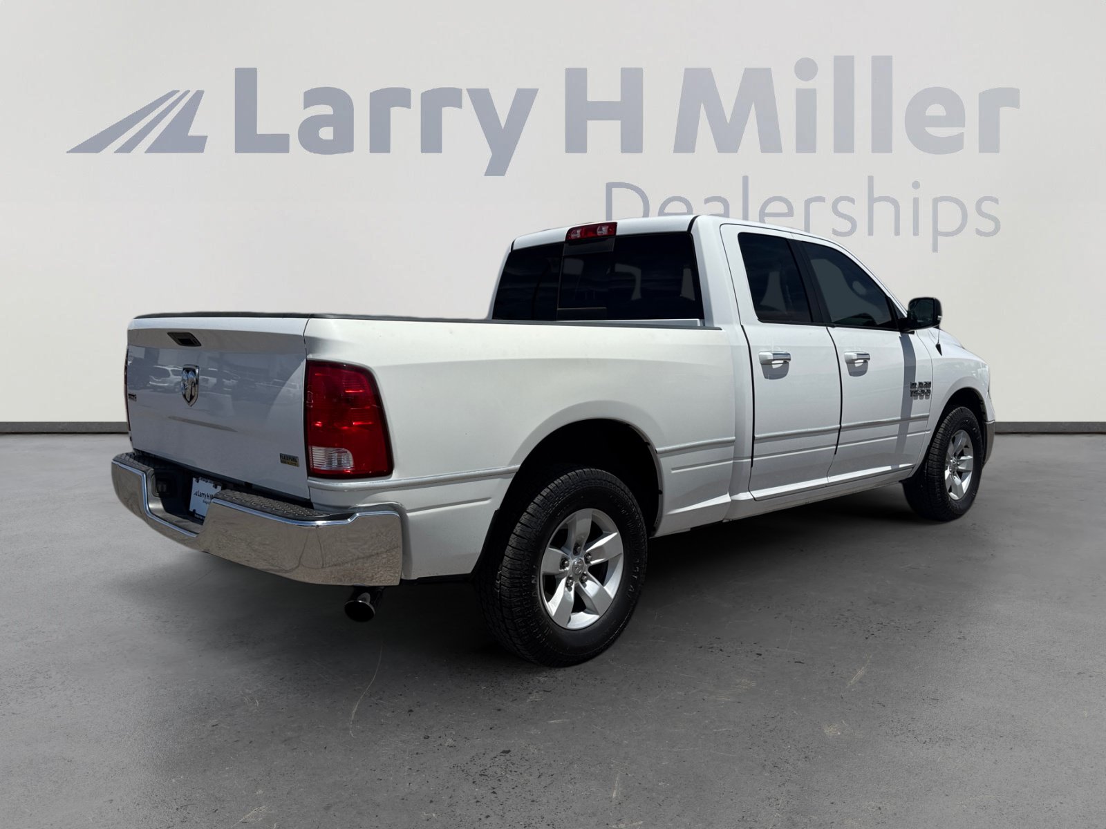 Used 2017 RAM 1500 Classic SLT RWD image 5
