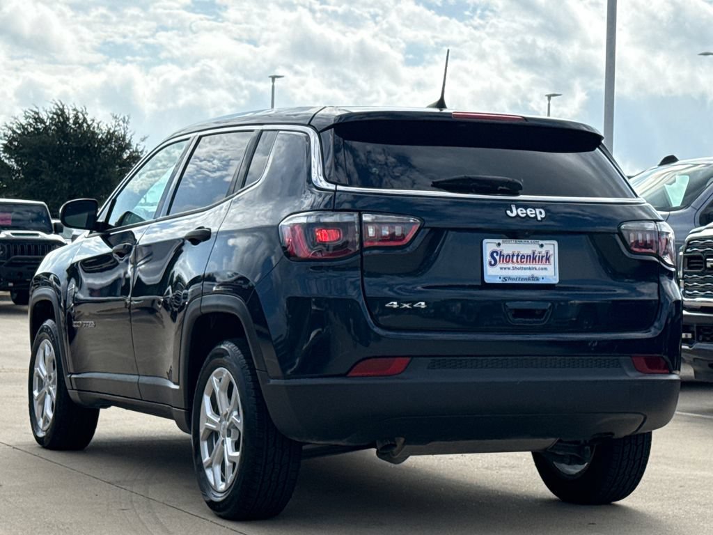 Used 2024 Jeep Compass Sport AWD/4WD image 6