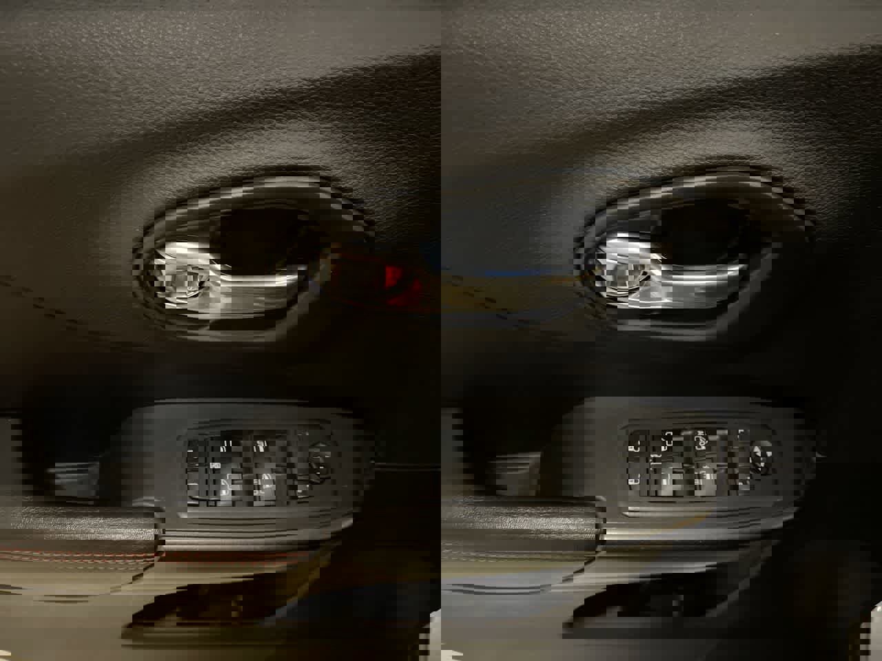 Used 2019 Jeep Cherokee Trailhawk w/ Cold Weather Group image 13