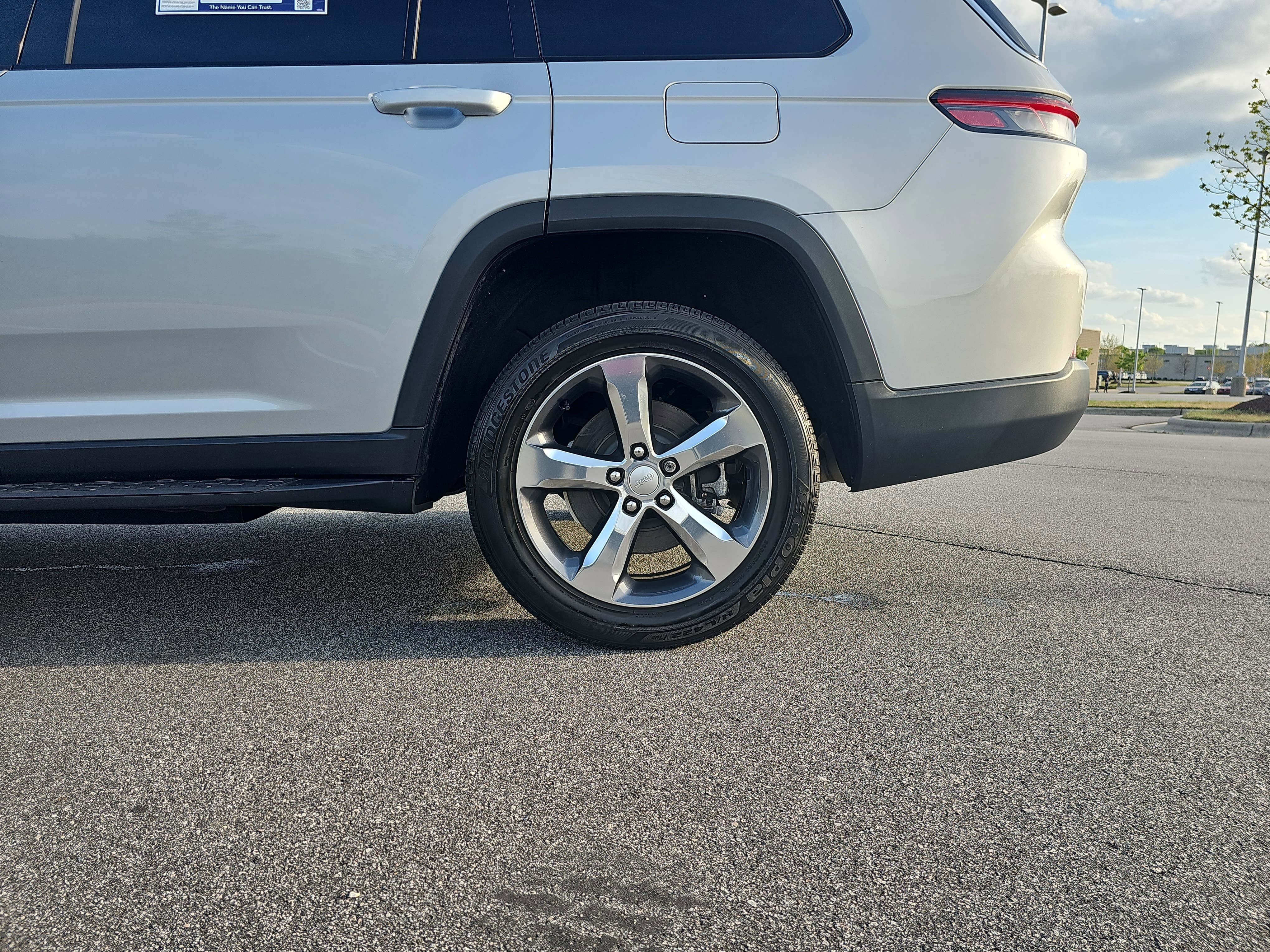 Used 2022 Jeep Grand Cherokee L Limited RWD image 32