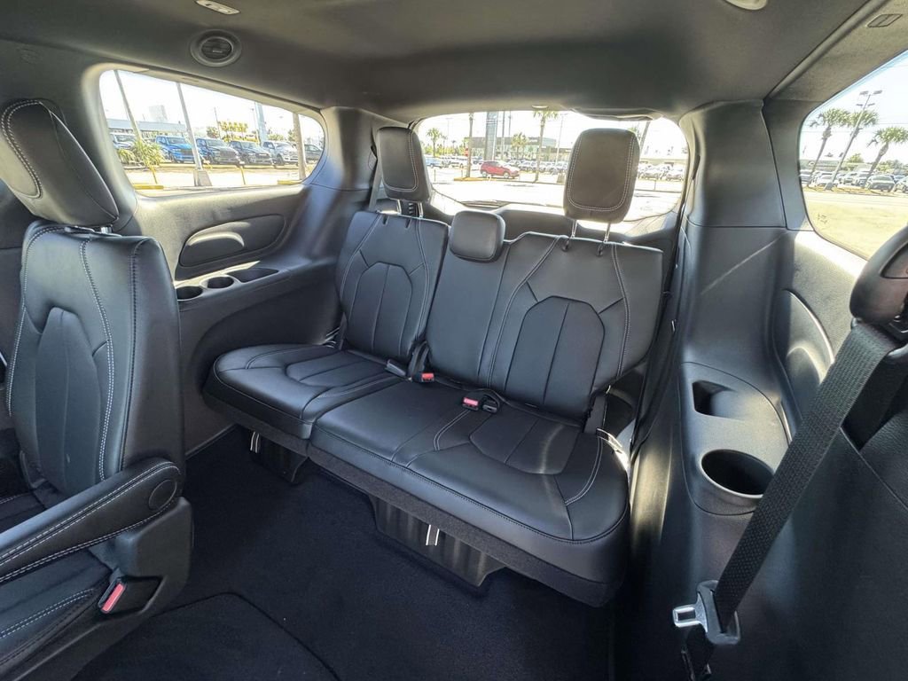New 2026 Chrysler Pacifica Select w/ S Appearance Package FWD image 13