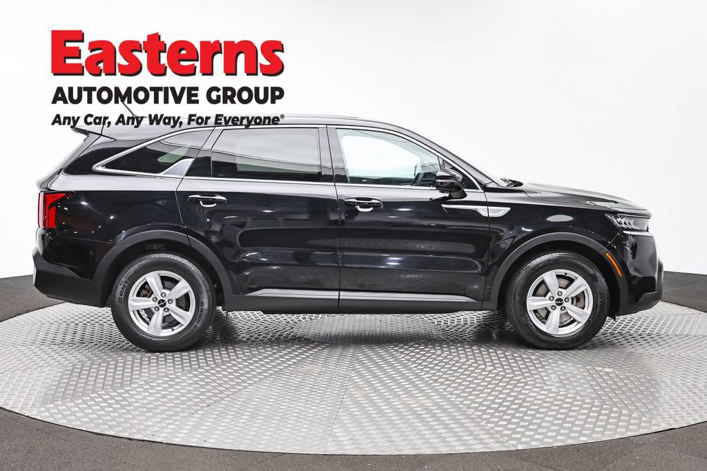 Used 2022 Kia Sorento LX FWD image 4