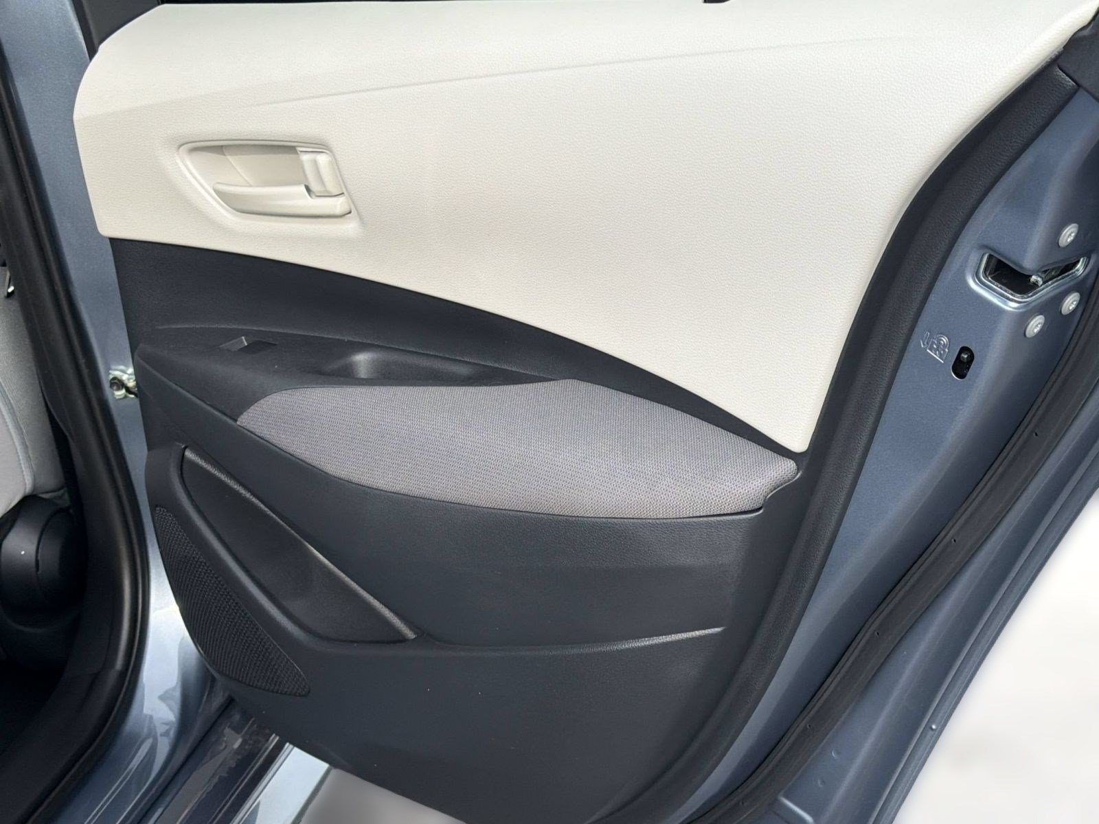 Used 2025 Toyota Corolla LE FWD image 24