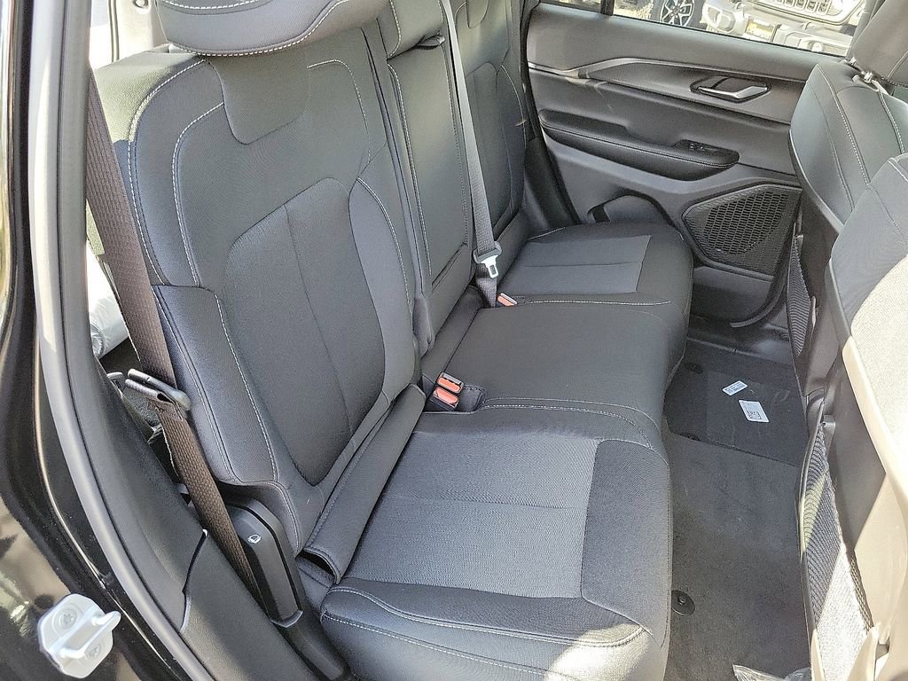 New 2025 Jeep Grand Cherokee Laredo X image 17