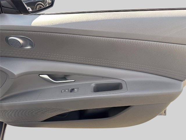 Used 2023 Hyundai Elantra SEL FWD image 25