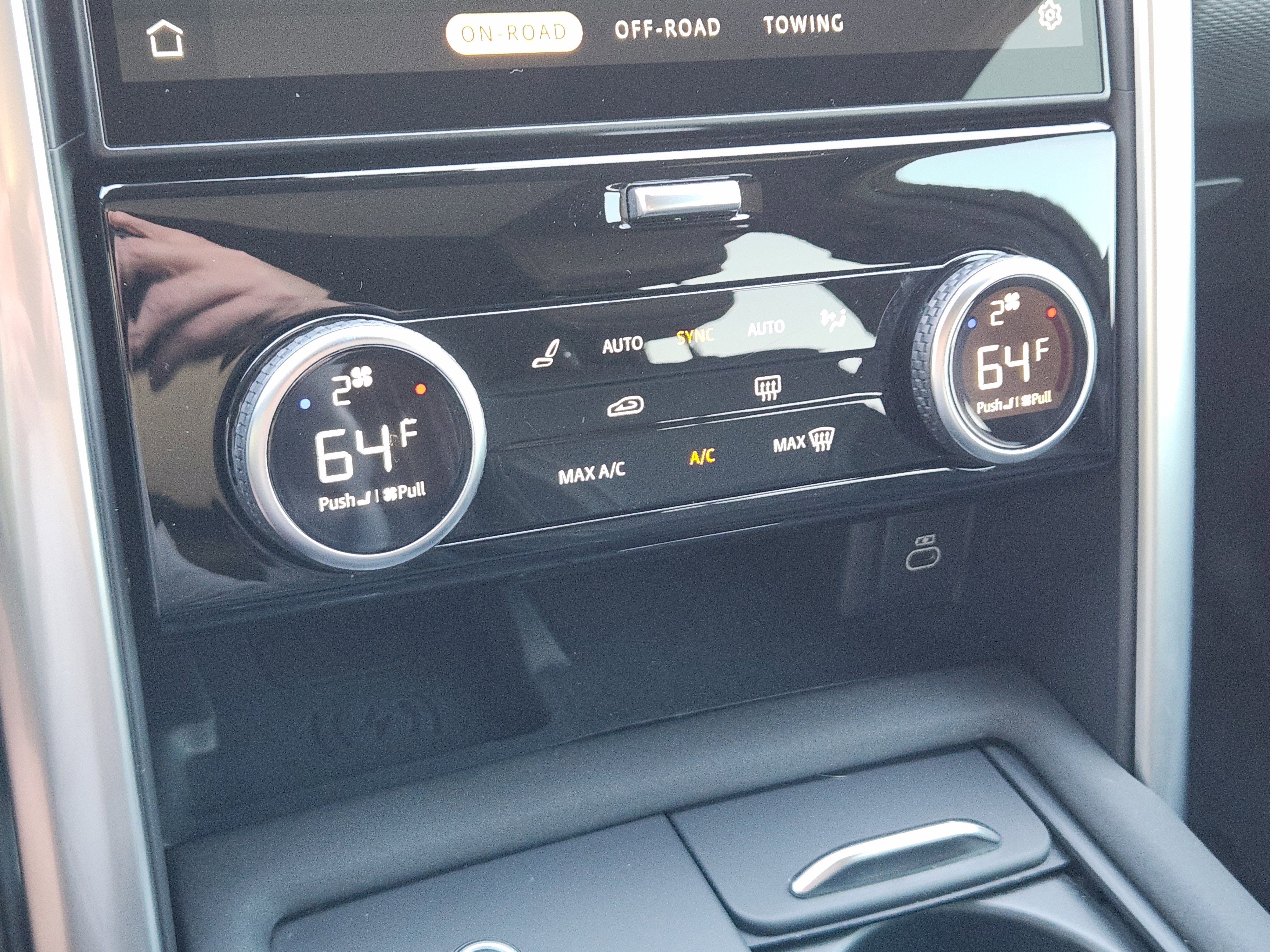 Certified 2024 Land Rover Discovery Dynamic SE image 21