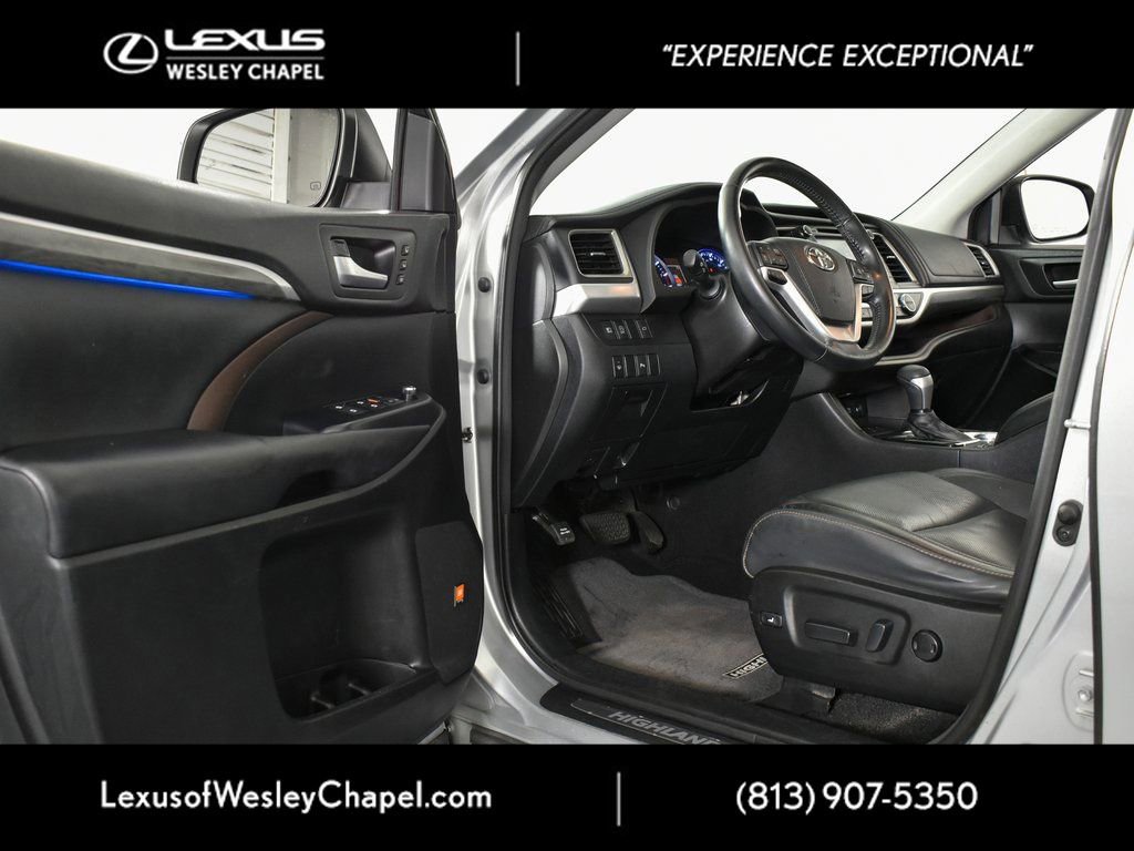 Used 2017 Toyota Highlander Limited image 19