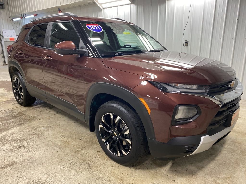 Used 2023 Chevrolet TrailBlazer LT image 2