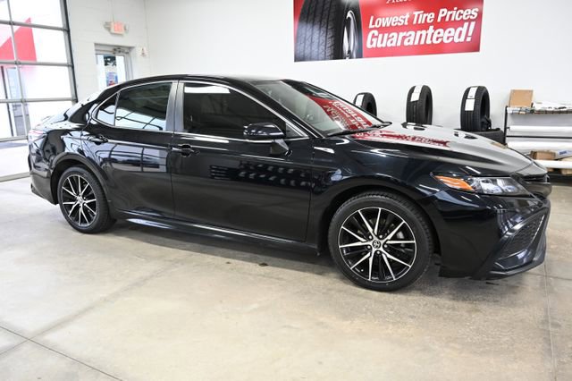 Used 2022 Toyota Camry SE image 4