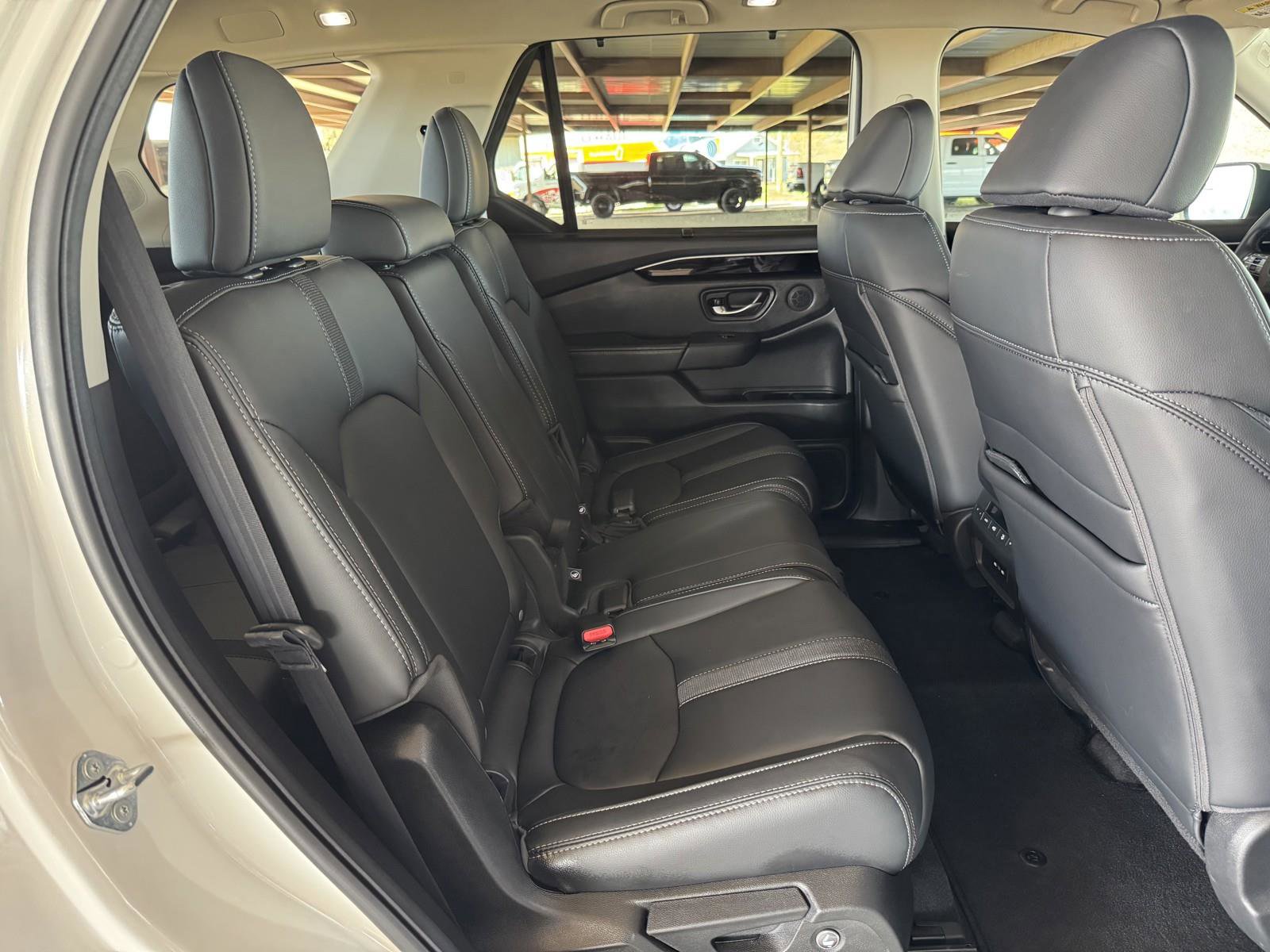 Used 2025 Honda Pilot Touring image 36