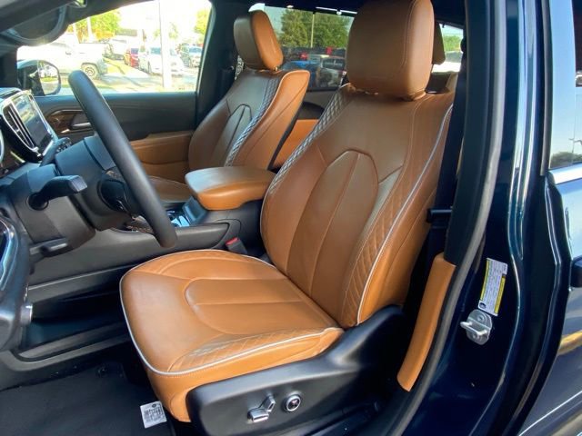 Used 2023 Chrysler Pacifica Pinnacle image 16