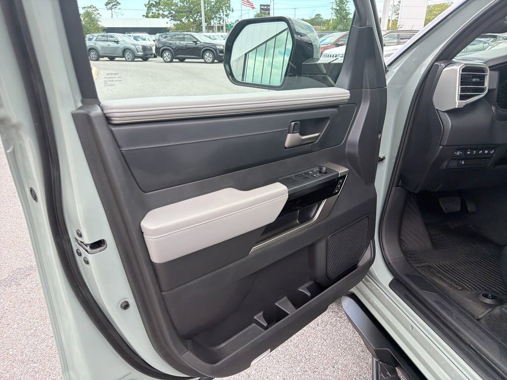 Used 2025 Toyota Tundra Limited AWD/4WD image 13