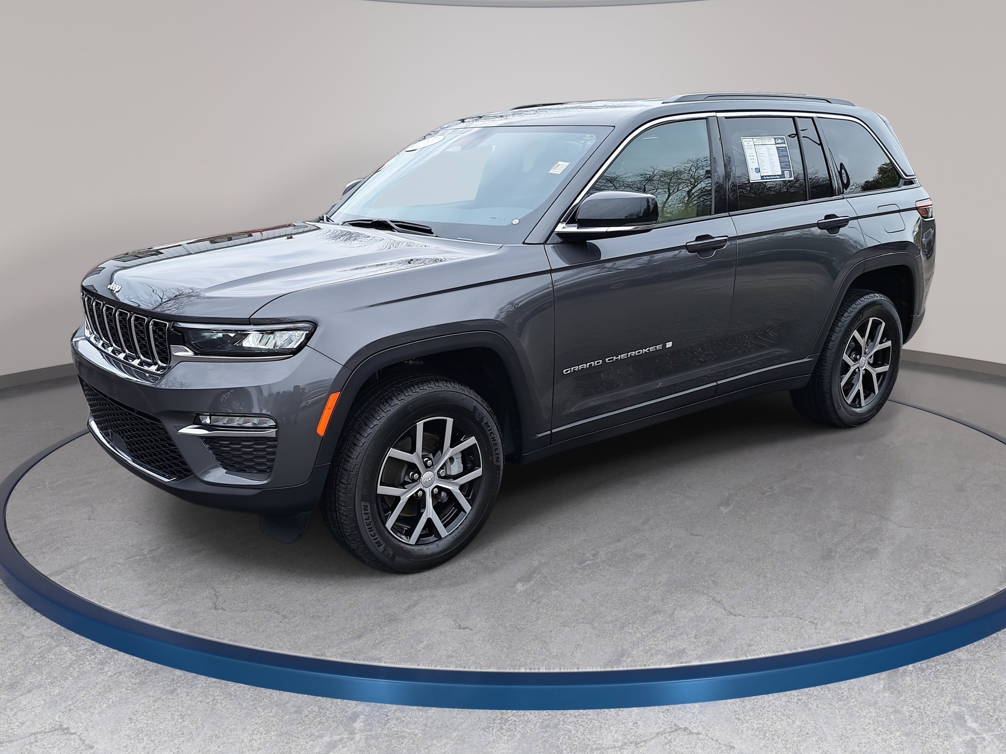 Used 2025 Jeep Grand Cherokee Limited image 1