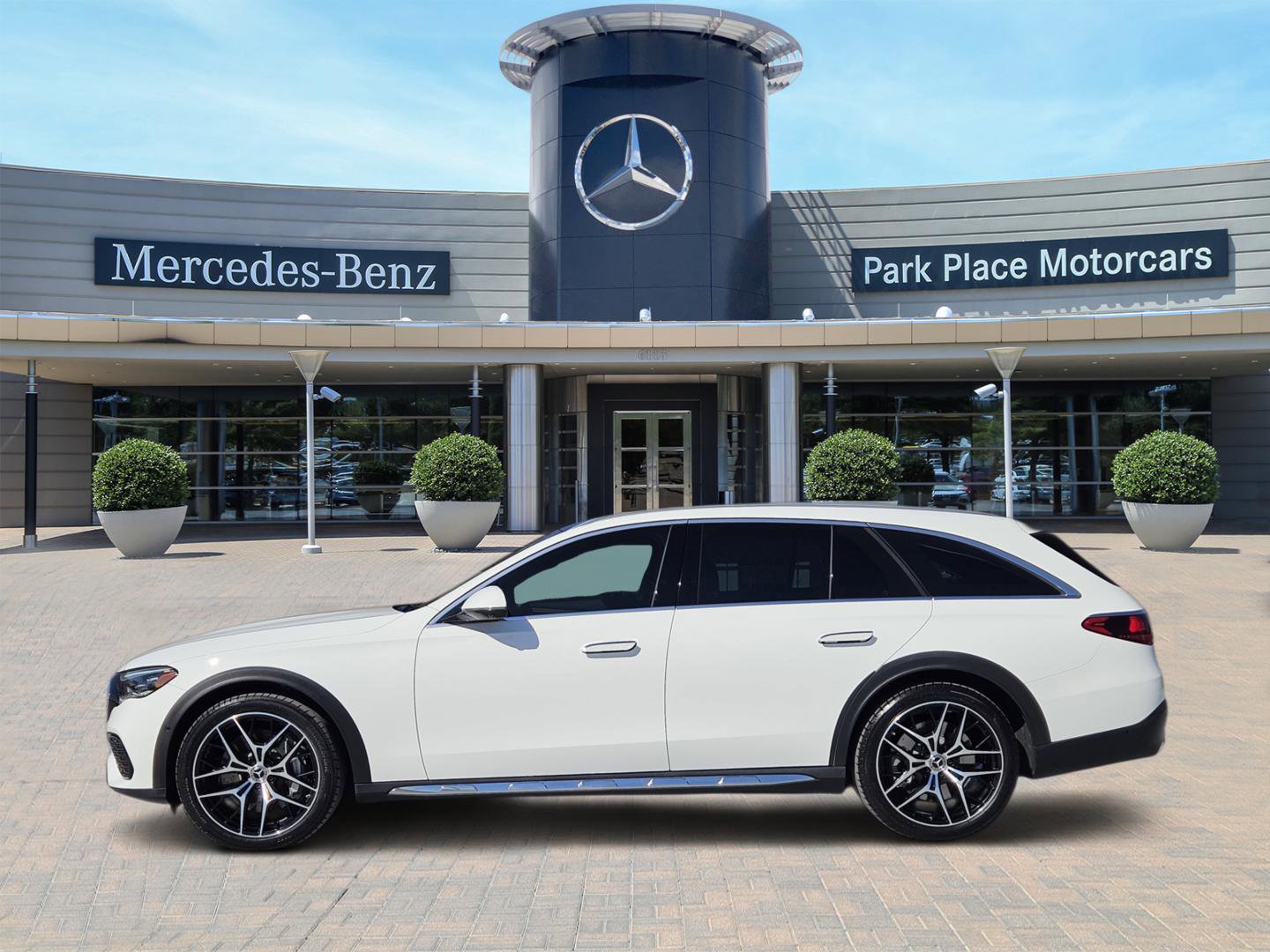 Used 2025 Mercedes-Benz E 450 4MATIC All-Terrain Wagon image 3