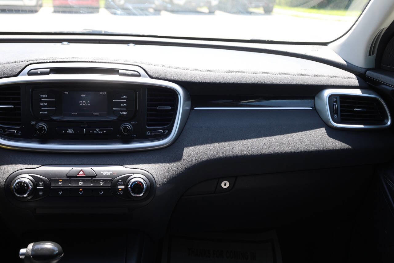Used 2016 Kia Sorento LX image 24