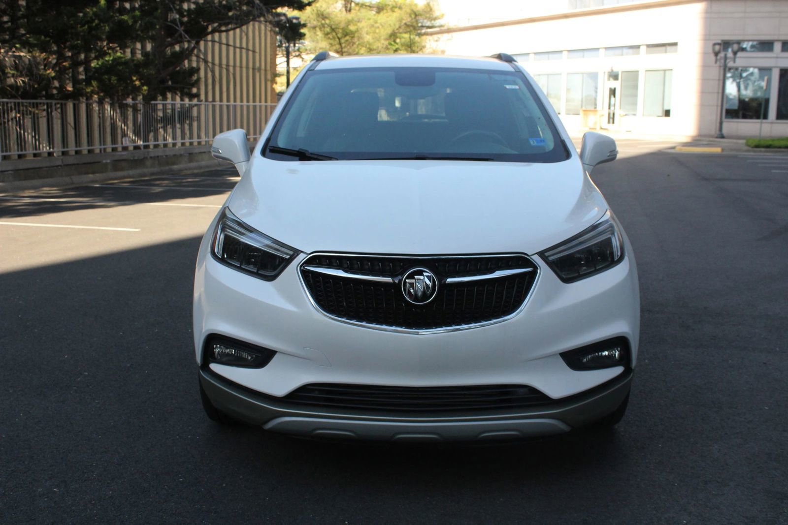 Used 2018 Buick Encore Essence image 3