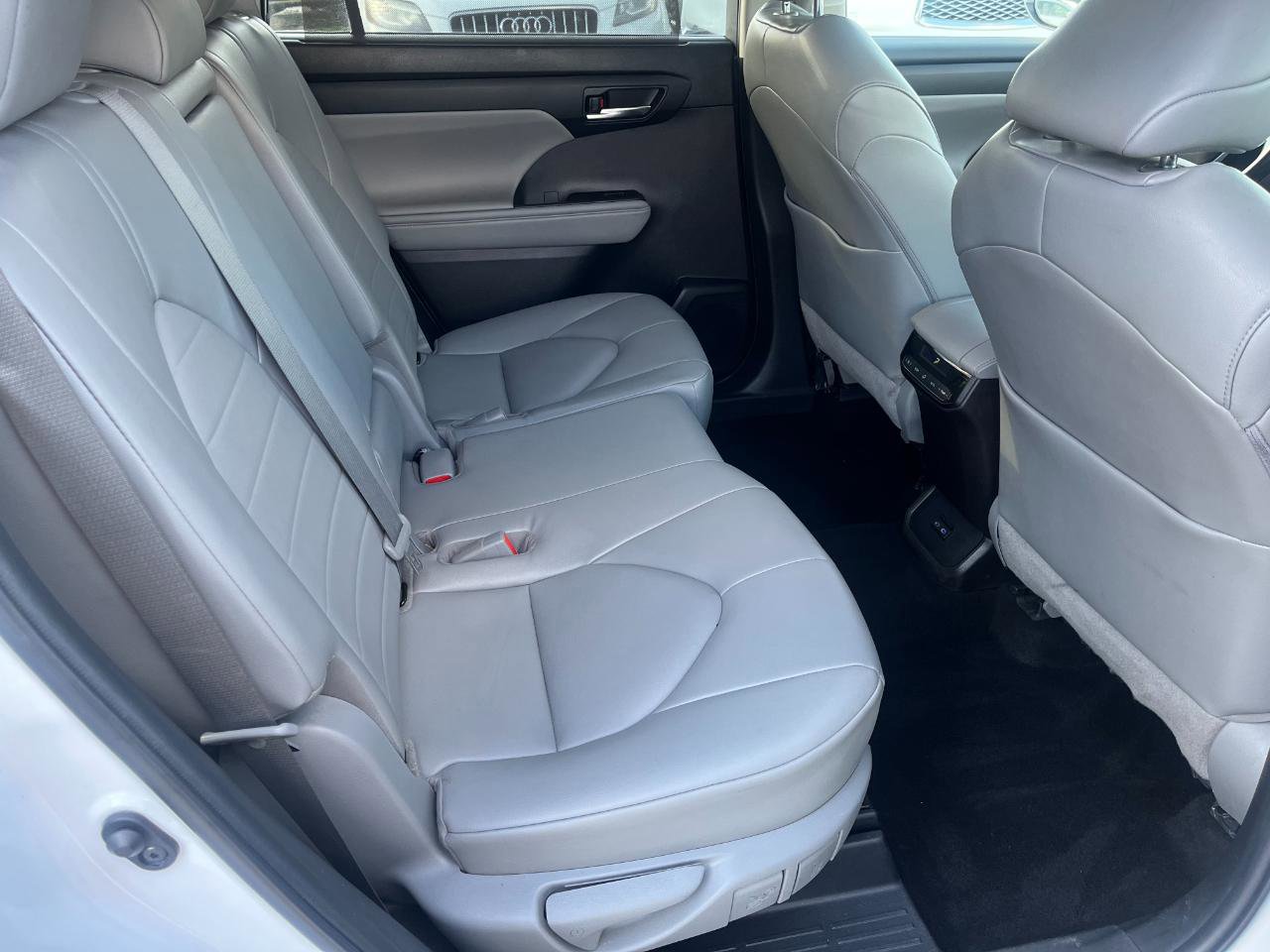 Used 2022 Toyota Highlander XLE AWD/4WD image 20