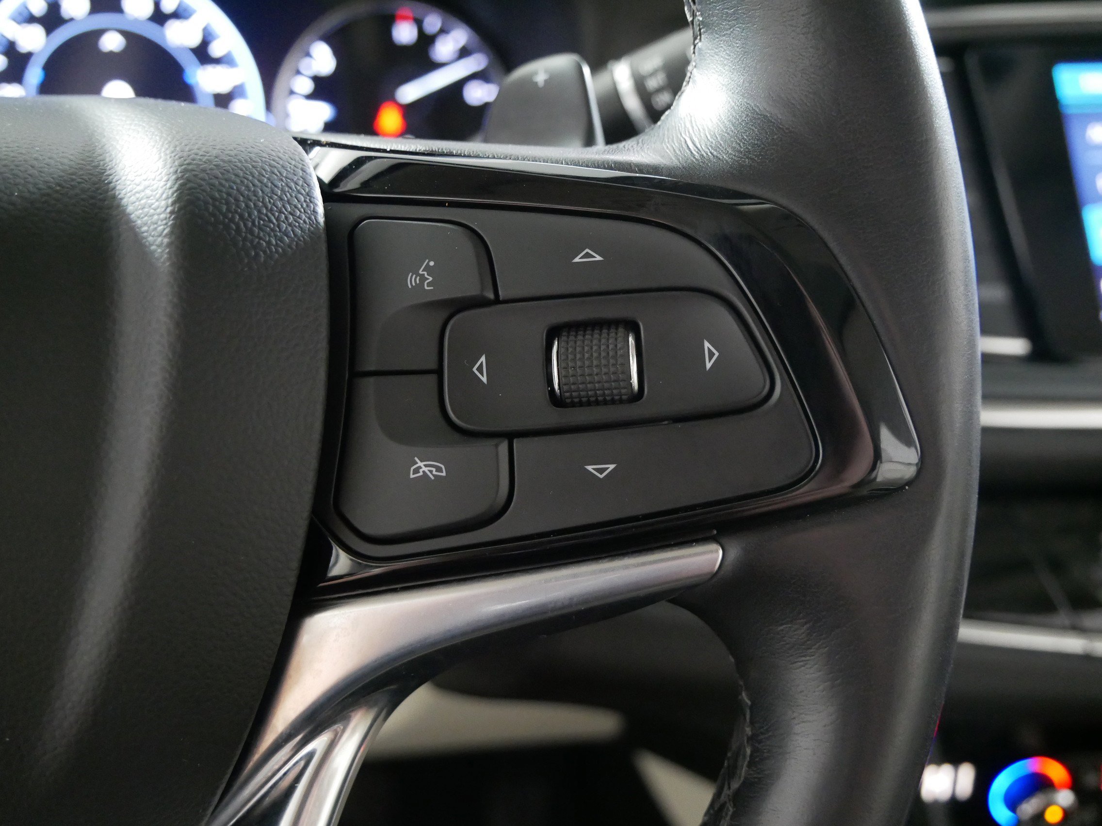 Certified 2023 Buick Enclave Avenir w/ Avenir Technology Package image 28