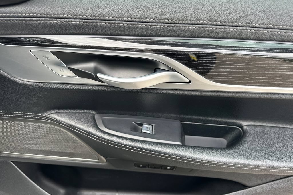 Used 2022 BMW 740i w/ M Sport Package RWD image 18