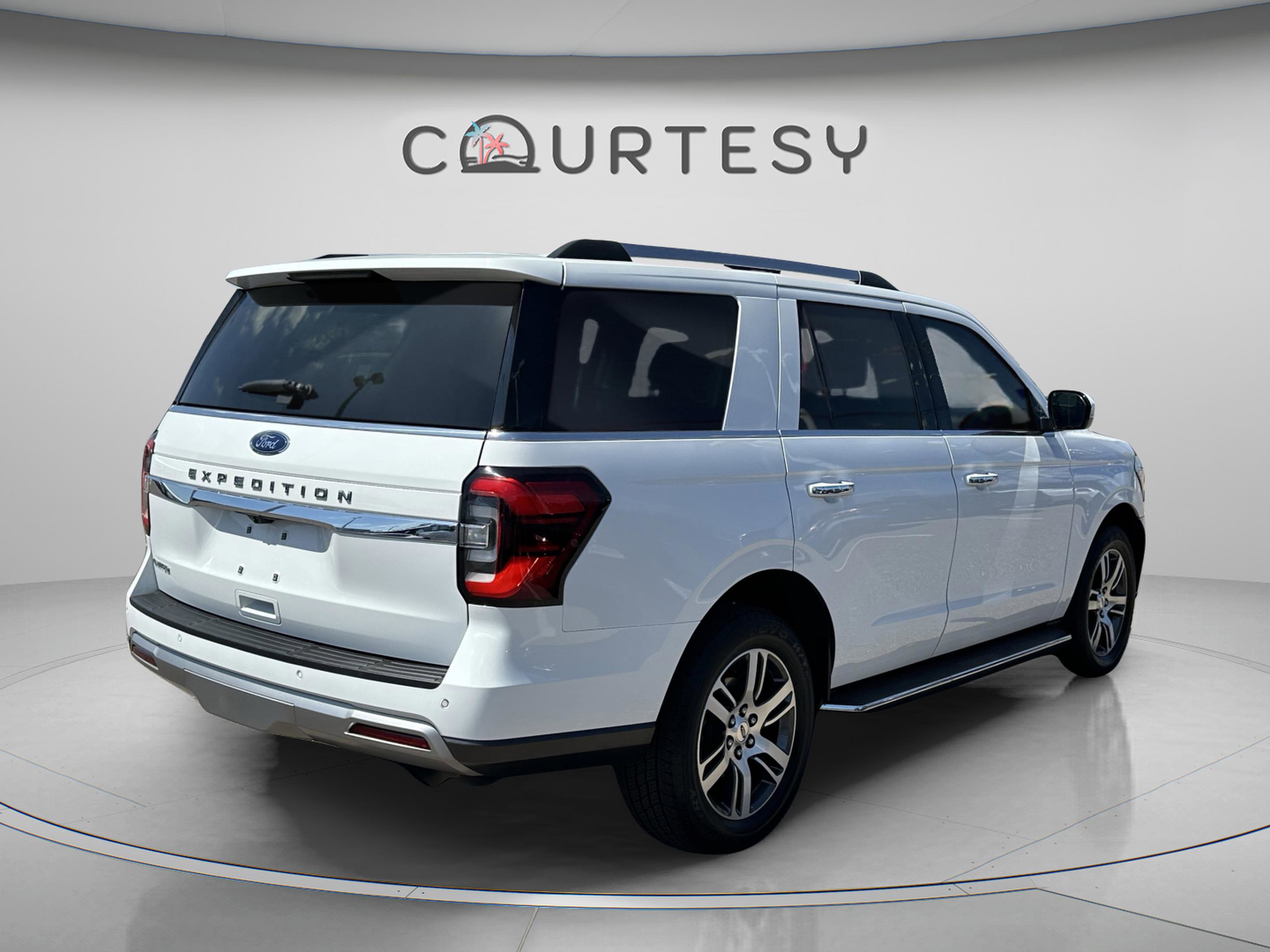 Used 2022 Ford Expedition Limited RWD image 5
