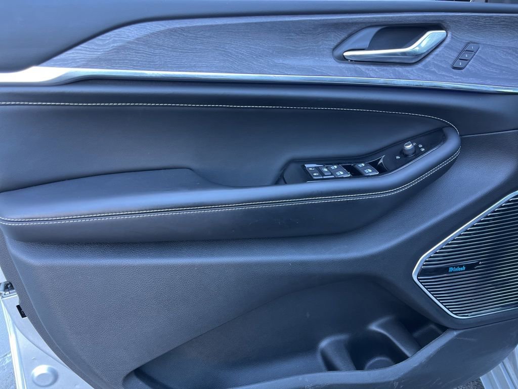 Used 2023 Jeep Grand Cherokee Overland image 26