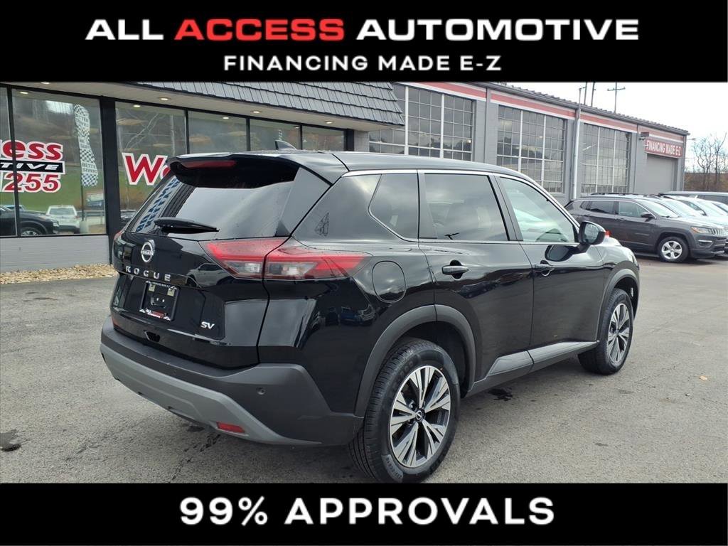 Used 2023 Nissan Rogue SV image 2