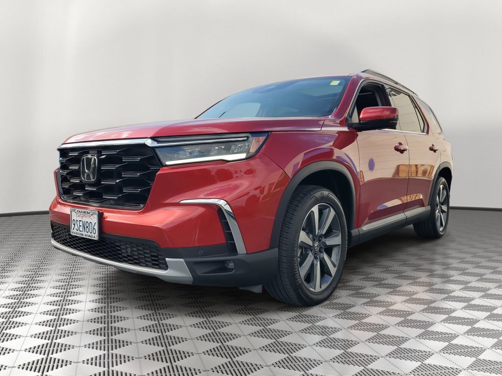Certified 2025 Honda Pilot Touring image 3