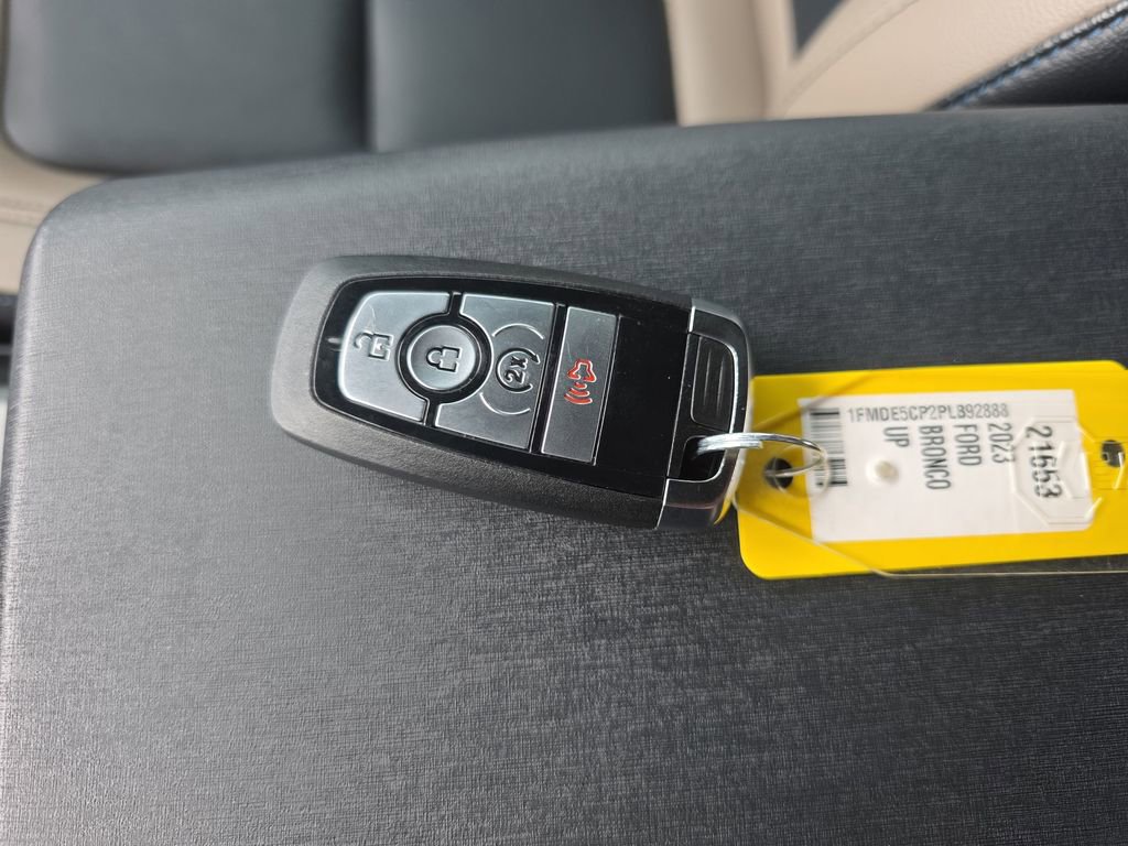 Used 2023 Ford Bronco Wildtrak image 29